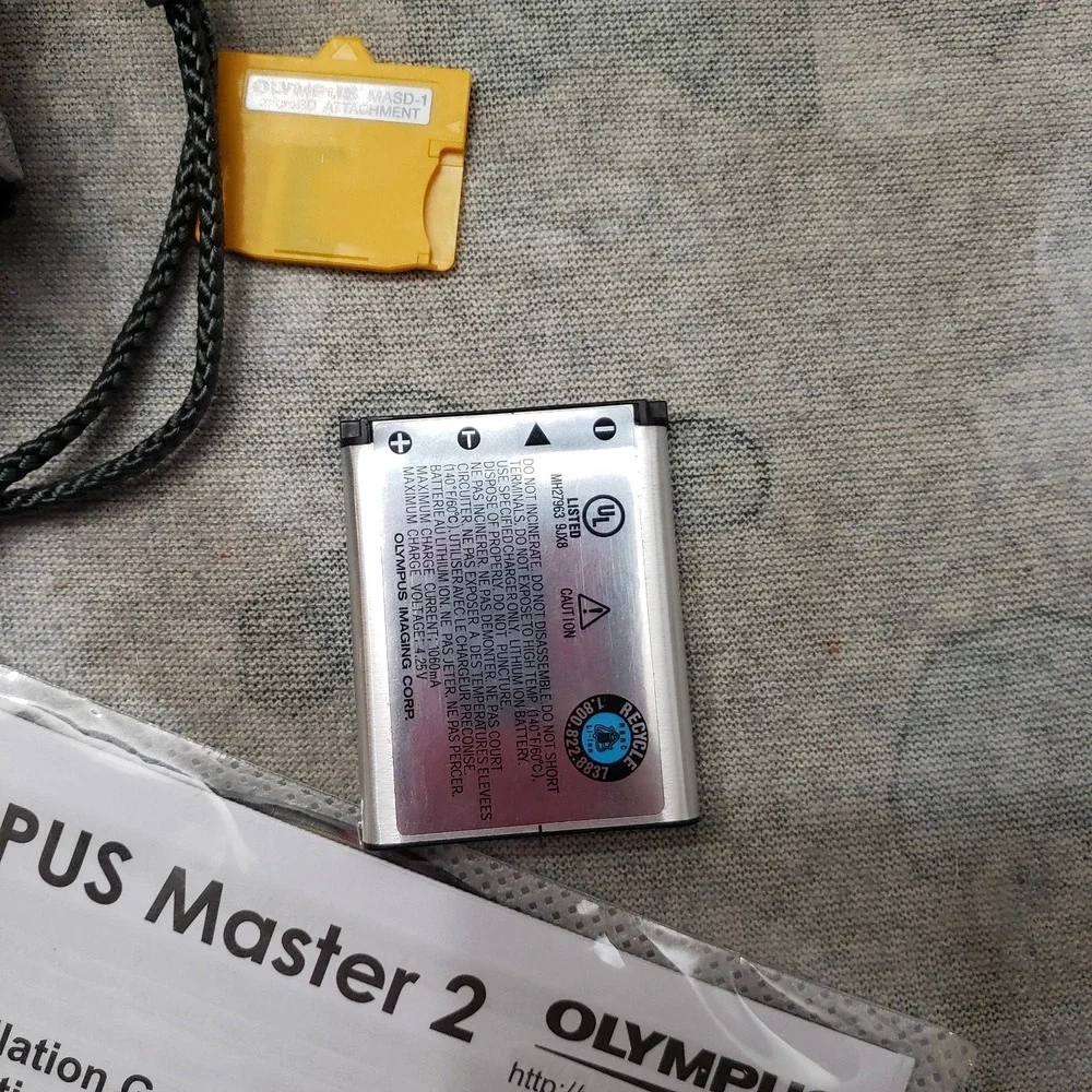Olympus Stylus 7010 Digital Camera Silver Battery Charger‎ And Box